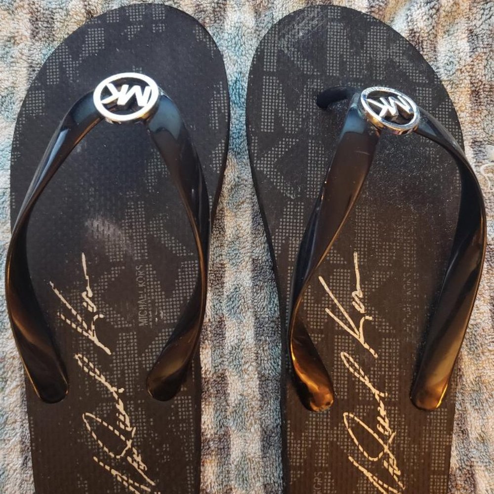 New MK Flip Flops Size 8